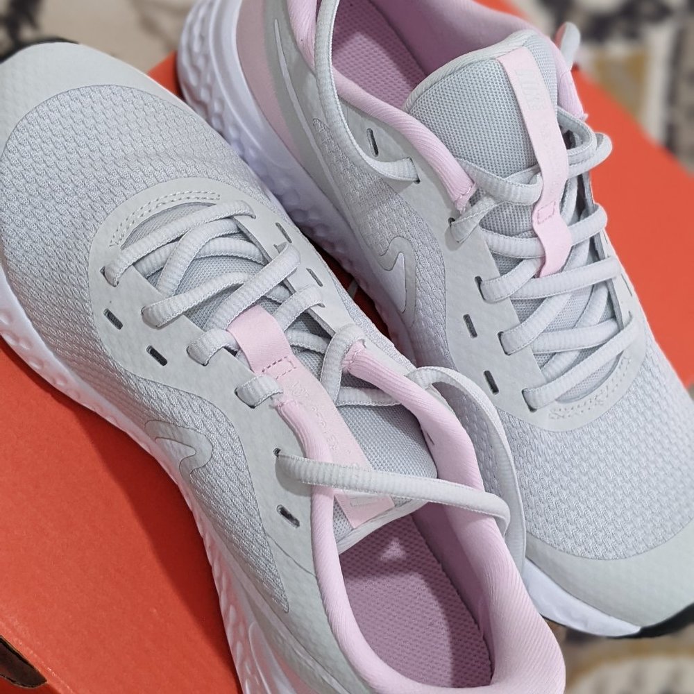 Brand new Nike Revolution 5